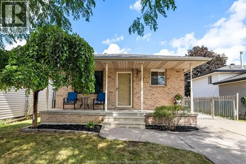 Detached at 1630 BLUE SPRING, Windsor