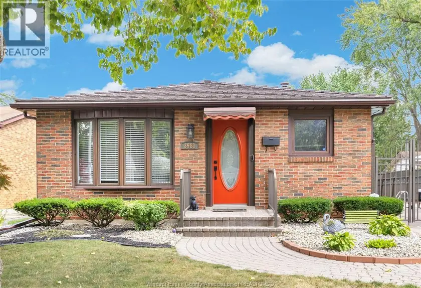 Detached at 3981 WHITNEY, Windsor