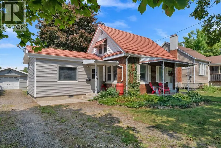 Detached at 17 Willowmac AVENUE, Chatham