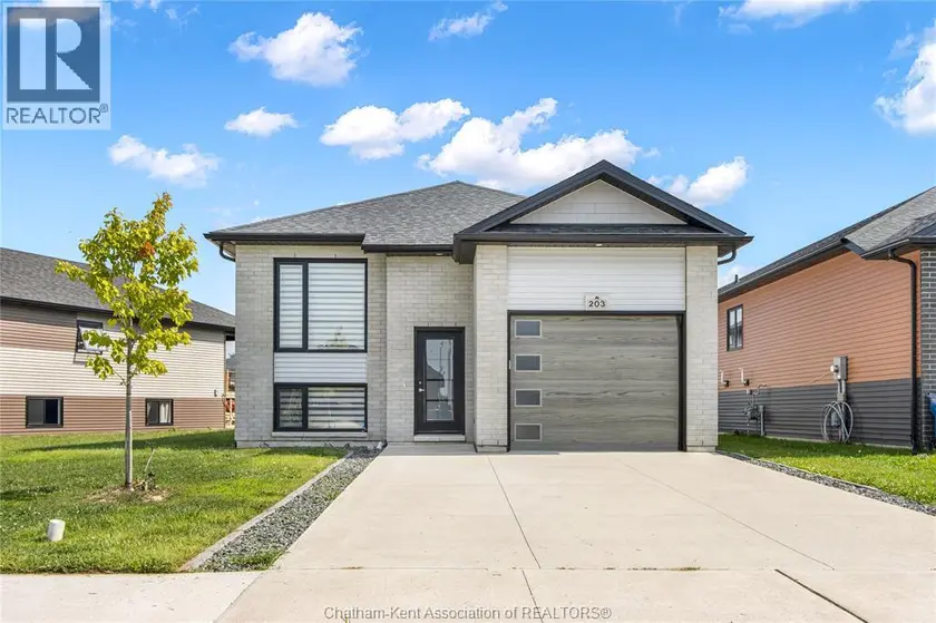 Detached at 203 MOONSTONE CRESCENT, Chatham