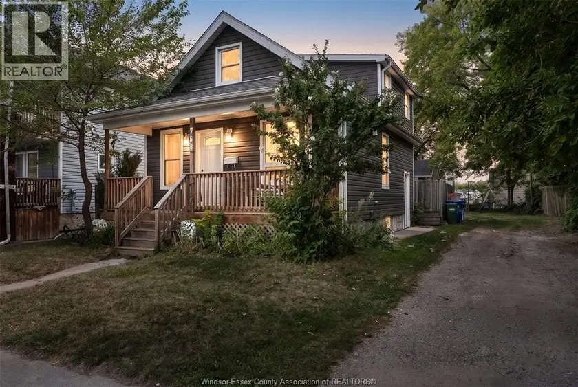 Detached at 768 MCKAY, Windsor