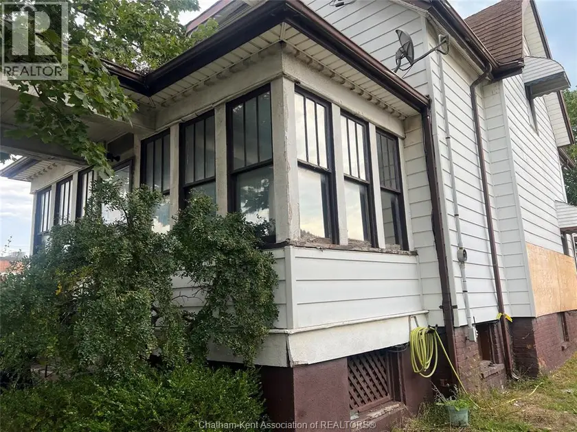 Detached at 22 PARK AVENUE West, Chatham