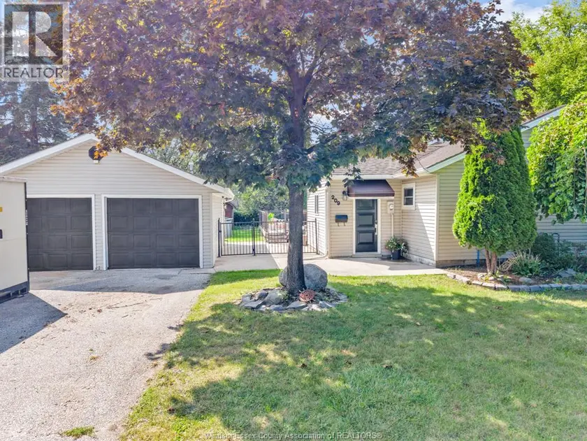 Detached at 209 ST. ANDREWS, Lakeshore
