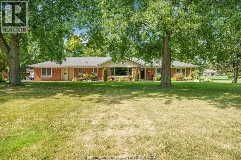 Detached at 37 Gregory DRIVE East, Chatham