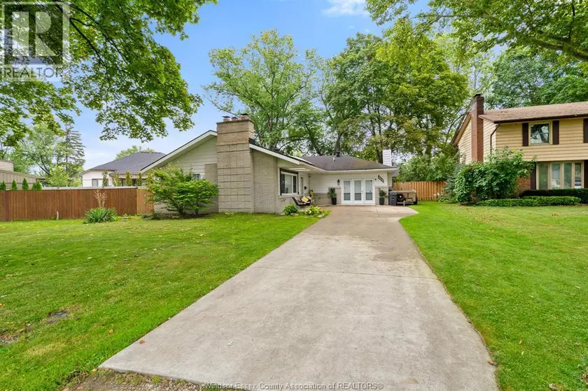 Detached at 112 CLOVELLY, Tecumseh