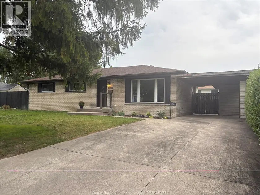 Detached at 12102 EVERGREEN DRIVE, Tecumseh