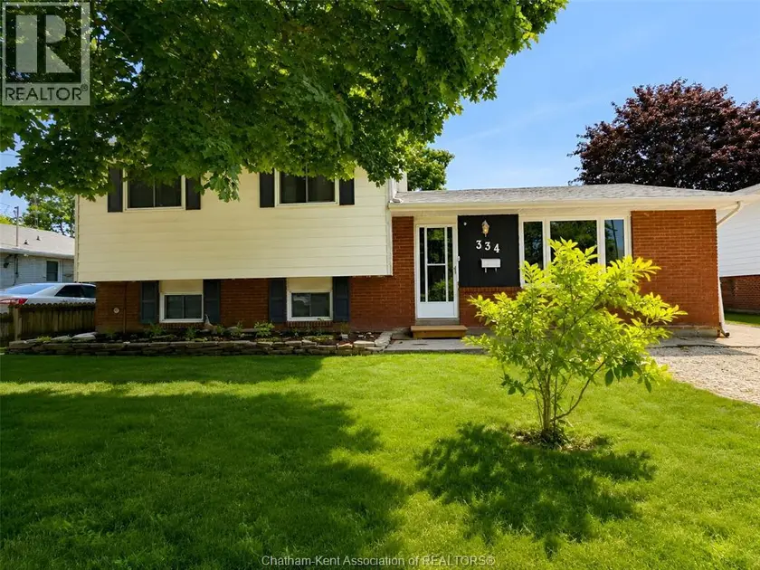 Detached at 334 MCNAUGHTON AVENUE, Chatham