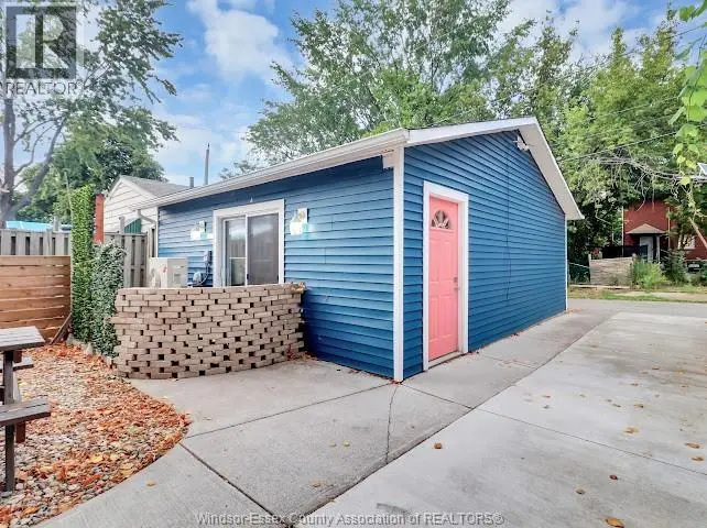 Detached at 324 PIERRE Unit# REAR, Windsor
