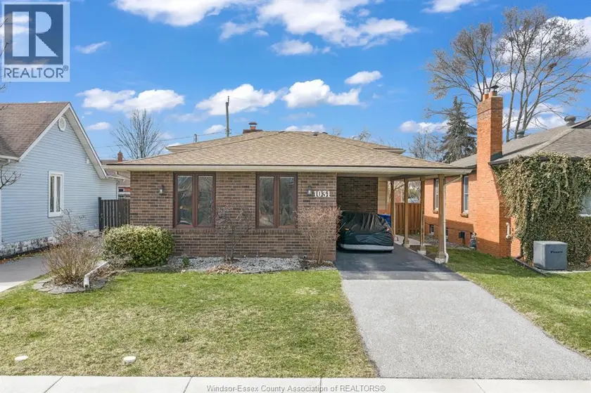 Detached at 1031 EASTLAWN, Windsor