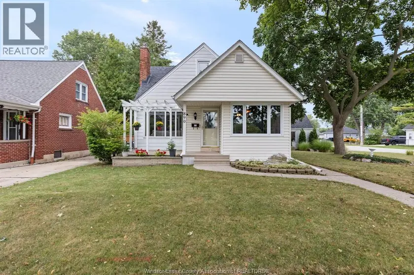 Detached at 890 GLIDDEN, Windsor