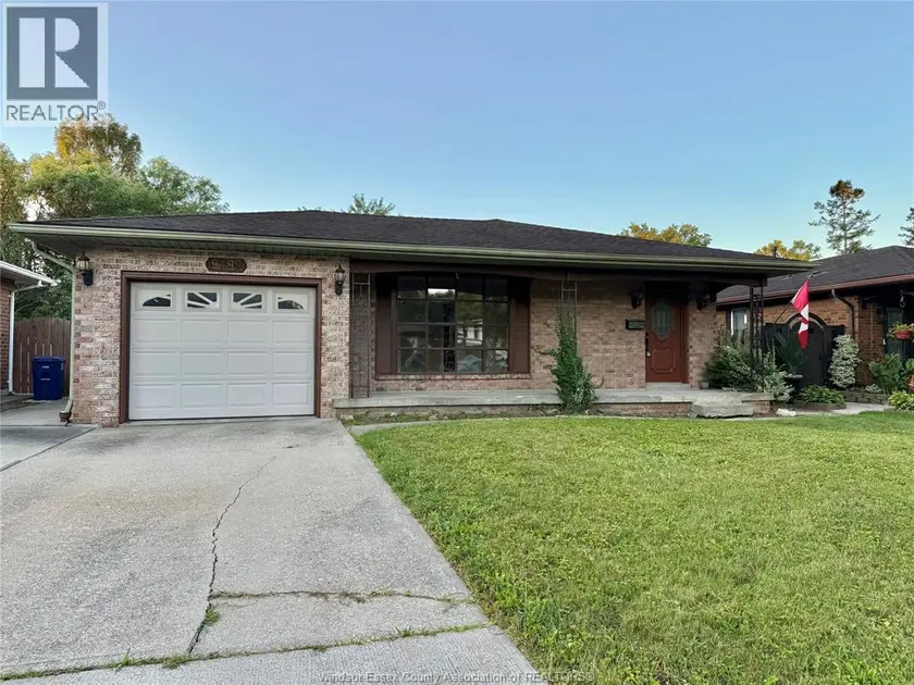 Detached at 9495 Beachdale Unit# UPPER, Windsor