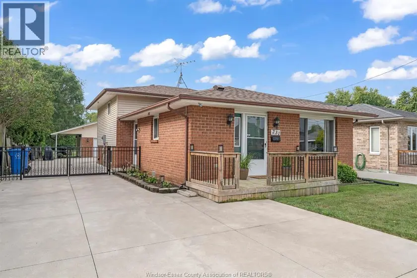 Detached at 231 St. Arnaud, Amherstburg