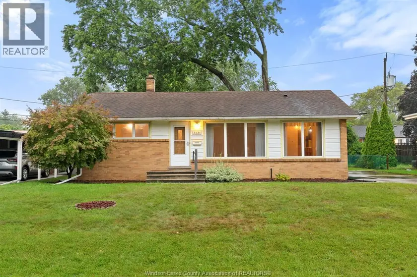 Detached at 3631 Rankin AVENUE, Windsor