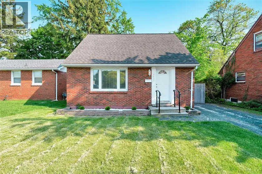 Detached at 6633 WYANDOTTE STREET, Windsor