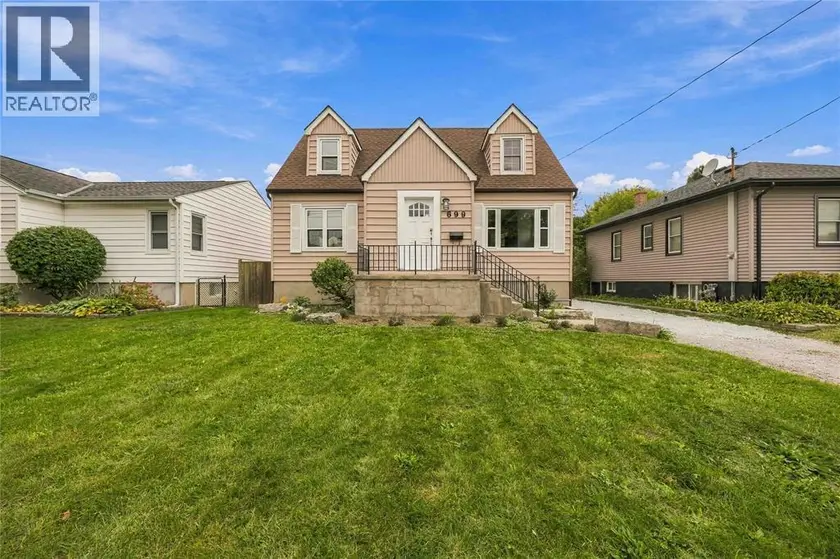Detached at 699 WILLIAM AVENUE, Sarnia