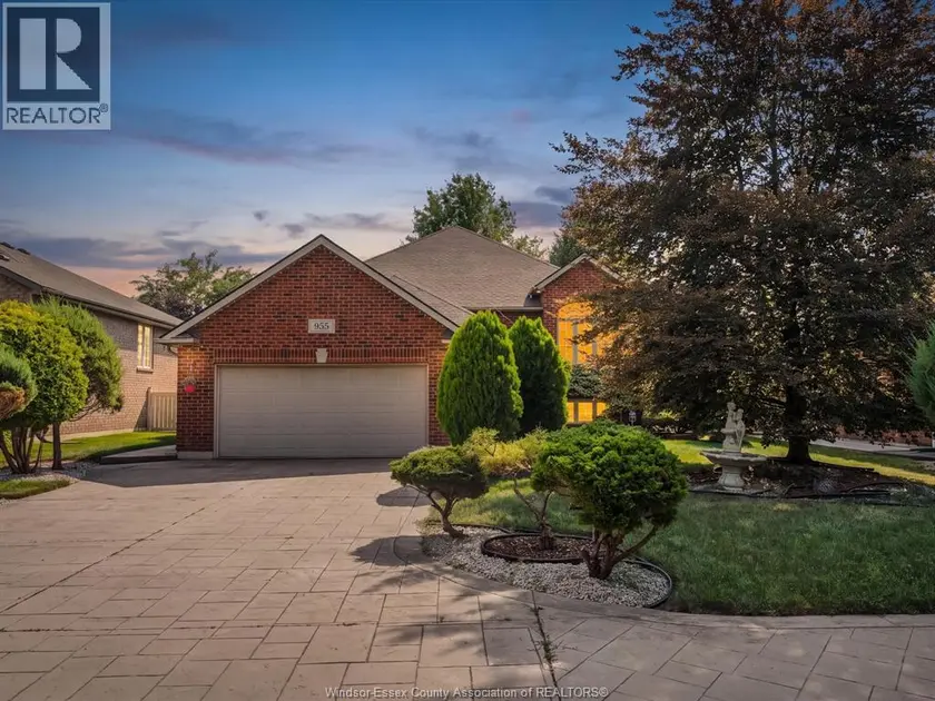 Detached at 955 North Talbot ROAD, Windsor