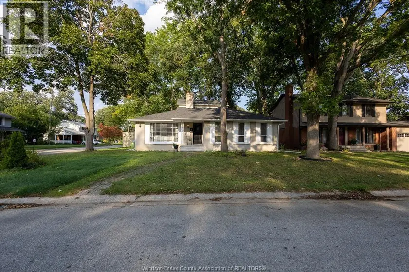 Detached at 3400 ST PATRICK'S, Windsor