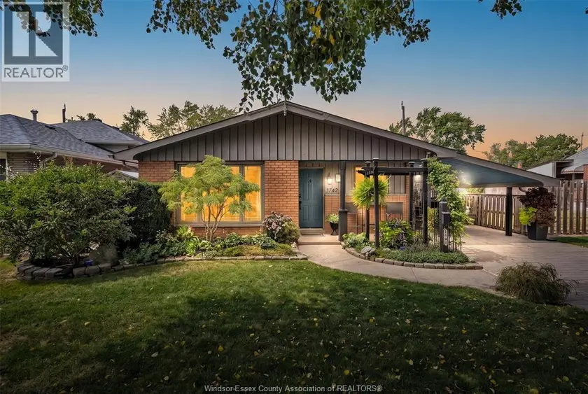 Detached at 3742 MYRTLE AVENUE, Windsor