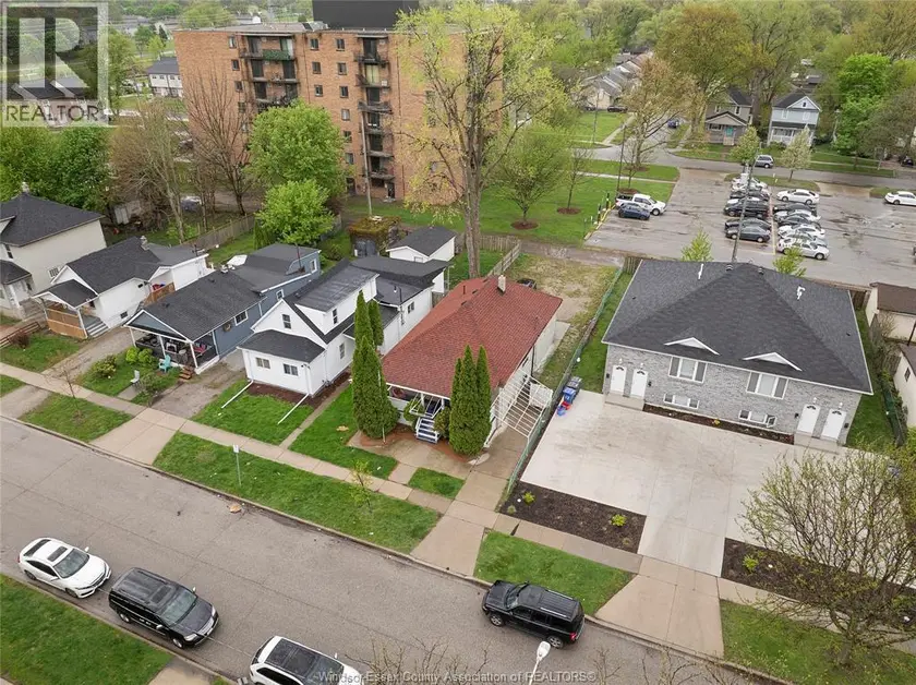Detached at 609 ST. JOSEPH, Windsor