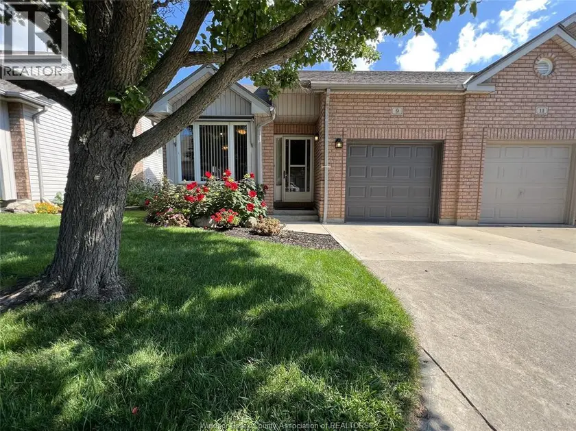 Townhouse at 9 Erie Glen CRESCENT, Leamington