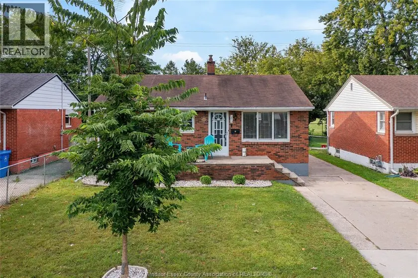 Detached at 1215 CHAPPELL Unit# LOWER, Windsor