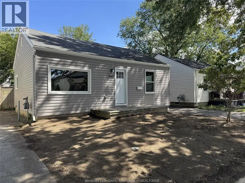 Detached at 1462 Labadie, Windsor