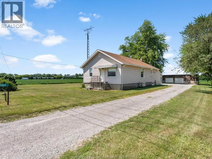 Detached at 2301 Albuna Townline, Kingsville