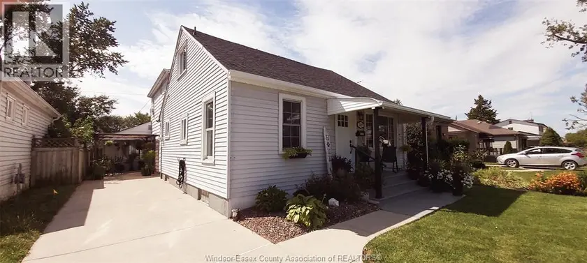 Detached at 1047 ESDRAS AVENUE, Windsor