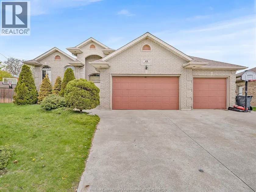 Detached at 43 Sandy Lake DRIVE, Leamington
