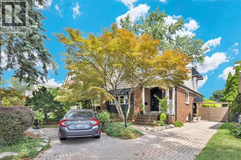Detached at 466 MATTHEW BRADY, Windsor