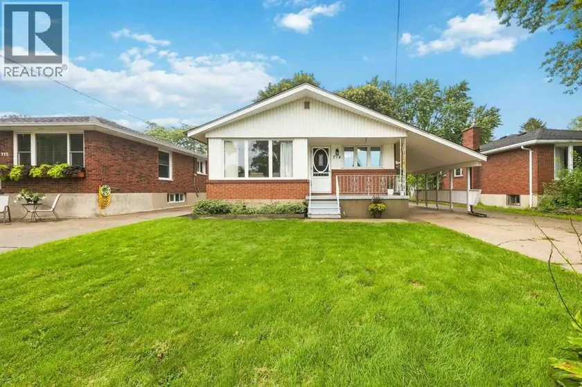 Detached at 714 Victoria AVENUE, Point Edward