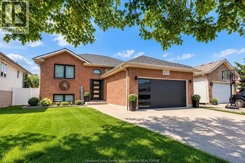 Detached at 1035 TREVERTON CRESCENT, Windsor