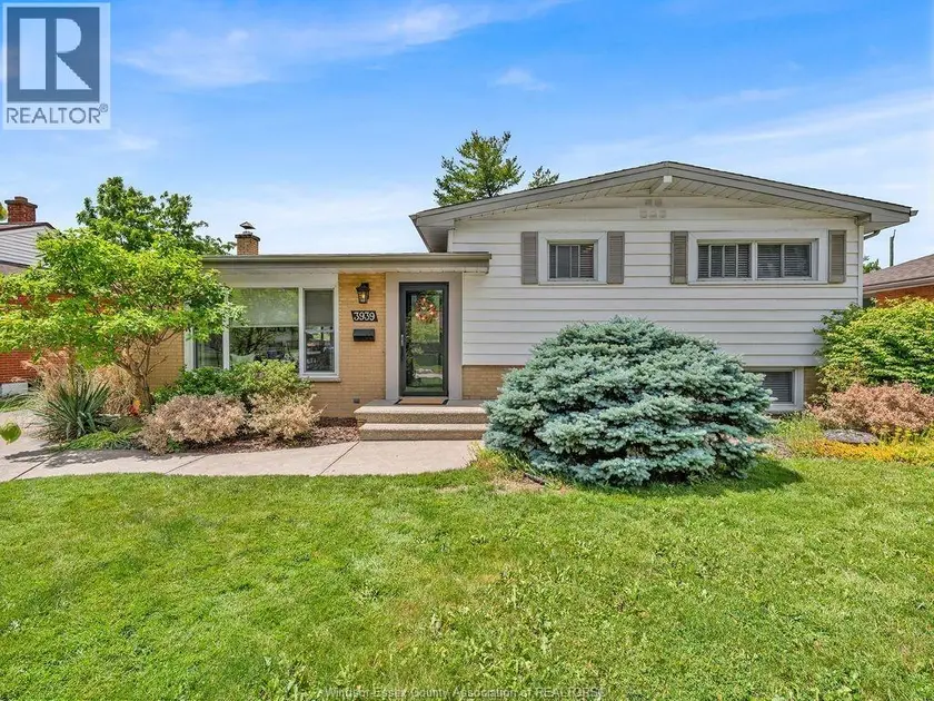 Detached at 3939 LONGFELLOW, Windsor