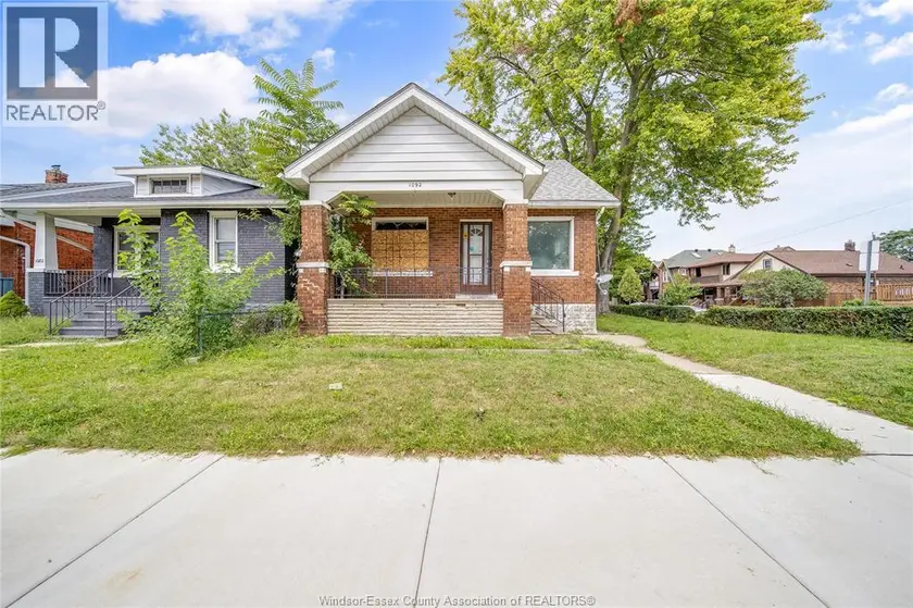 Detached at 1092 ELLIS STREET East, Windsor