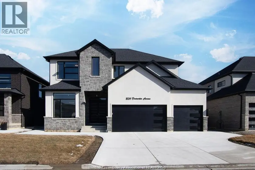 Detached at 1534 CLEARWATER AVENUE Unit# UPPER, Windsor