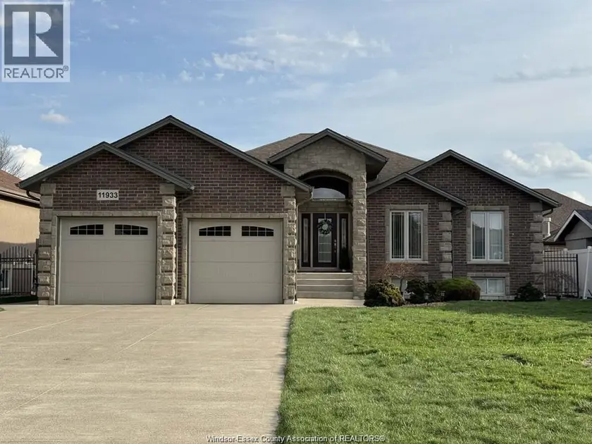Detached at 11933 MAISONNEUVE STREET, Tecumseh