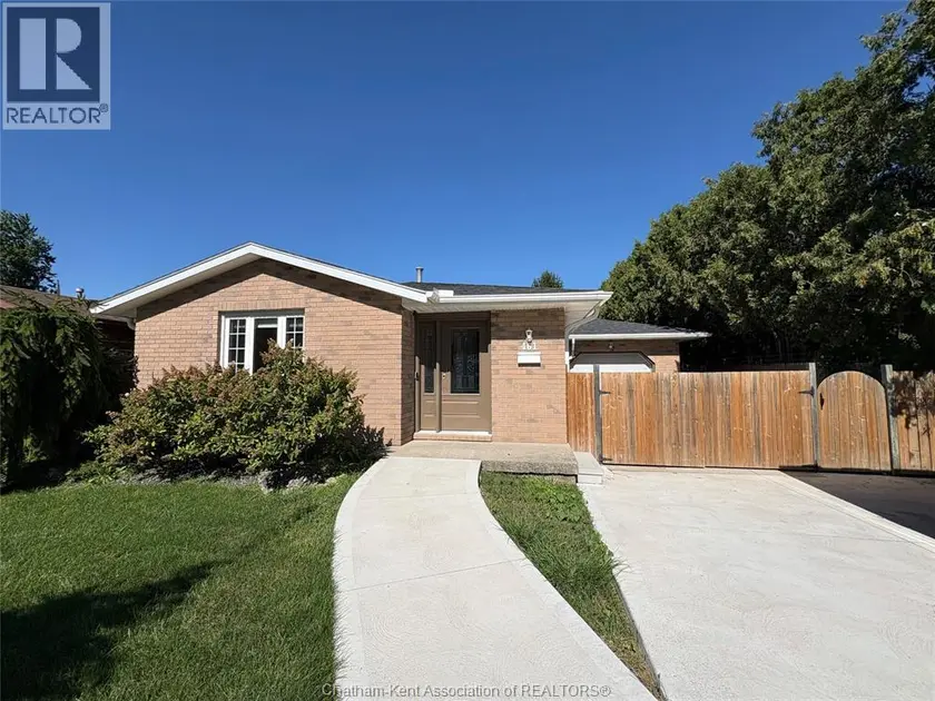 Detached at 461 McNaughton AVENUE West, Chatham