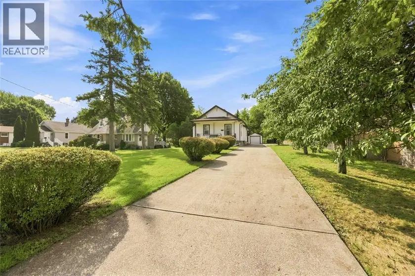 Detached at 873 Michigan AVENUE, Sarnia