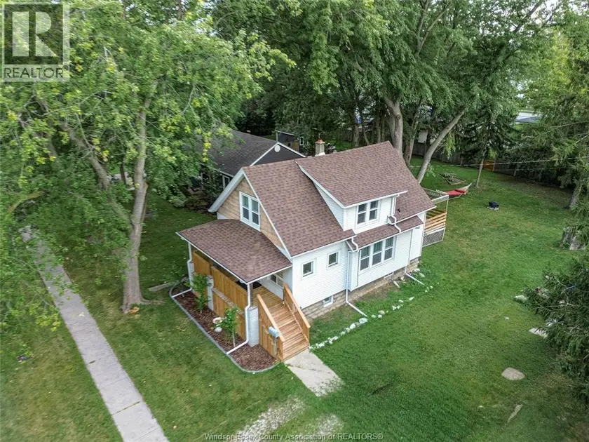Detached at 135 MAPLE AVENUE, LaSalle