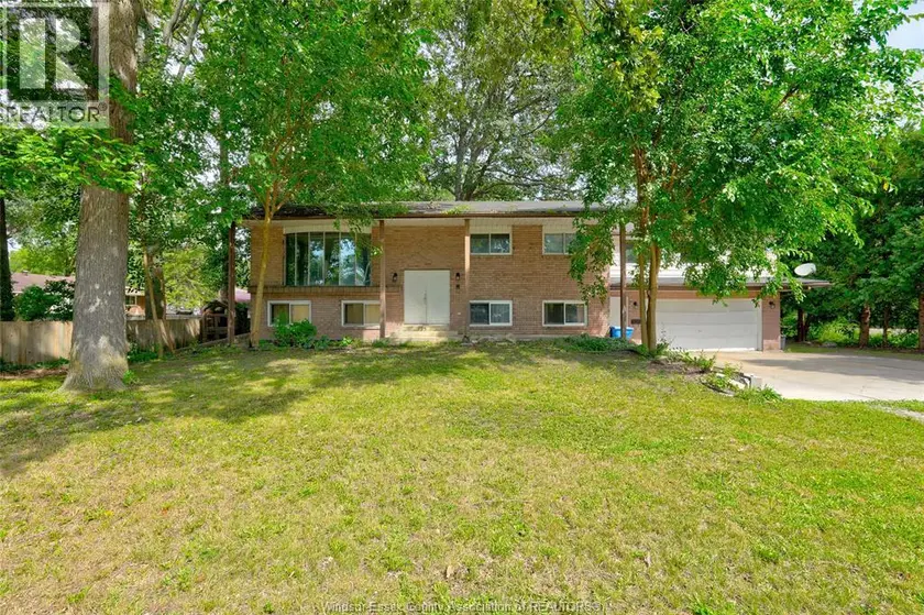 Detached at 725 MAPLE AVENUE, LaSalle