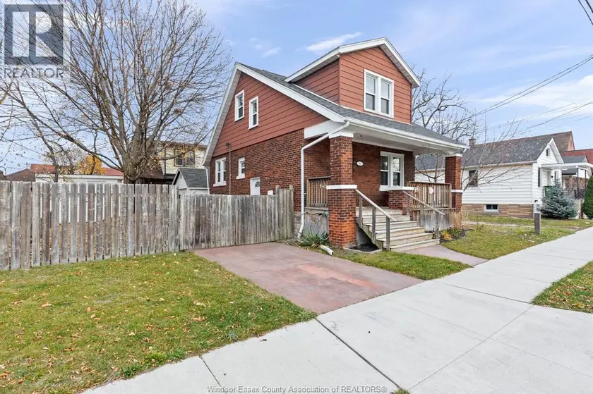 Detached at 936 ARTHUR, Windsor
