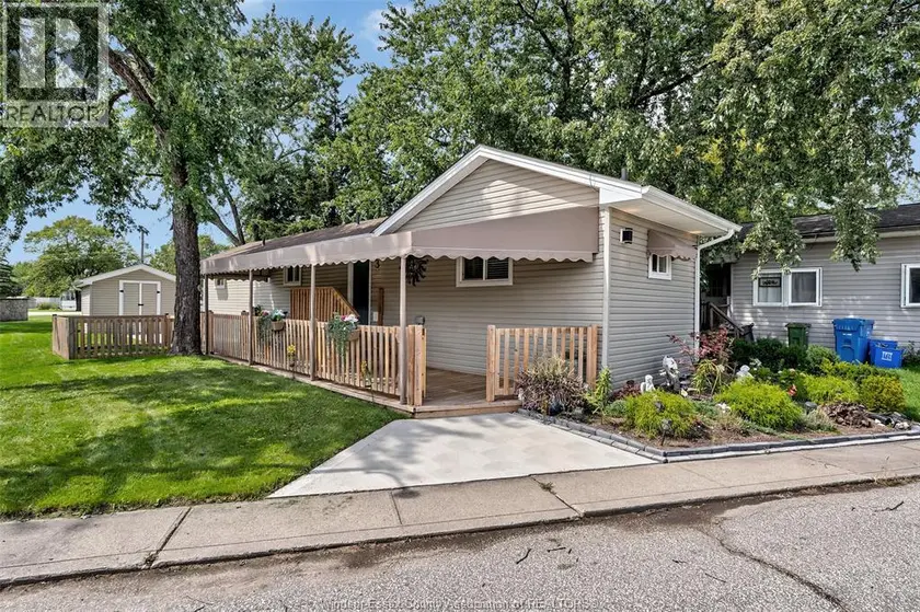 Detached at 3 ROBIN CRESCENT, Lakeshore