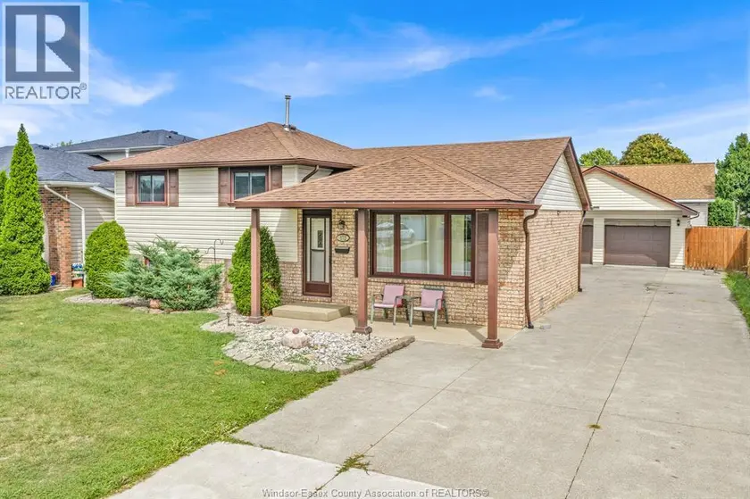 Detached at 172 PACIFIC, Amherstburg