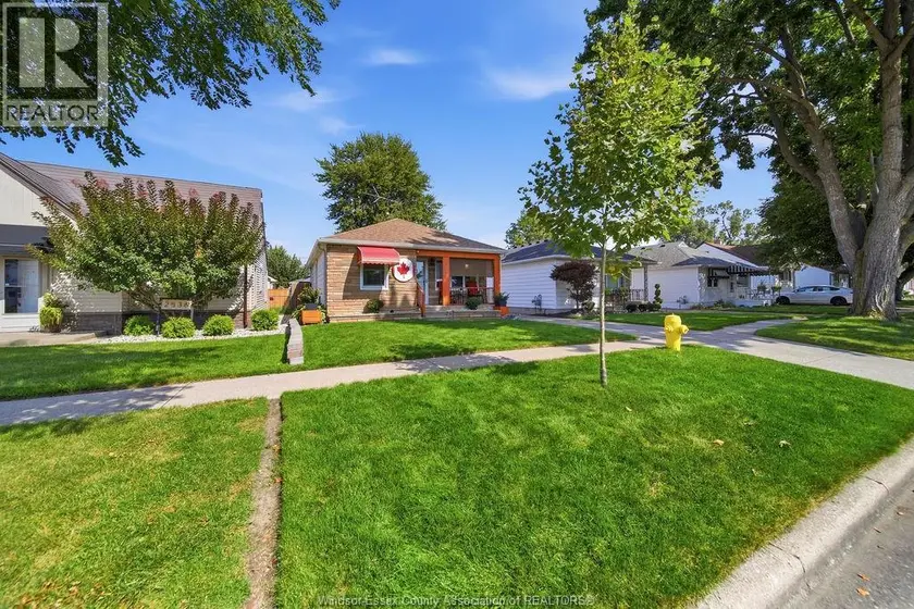 Detached at 2540 CHANDLER, Windsor