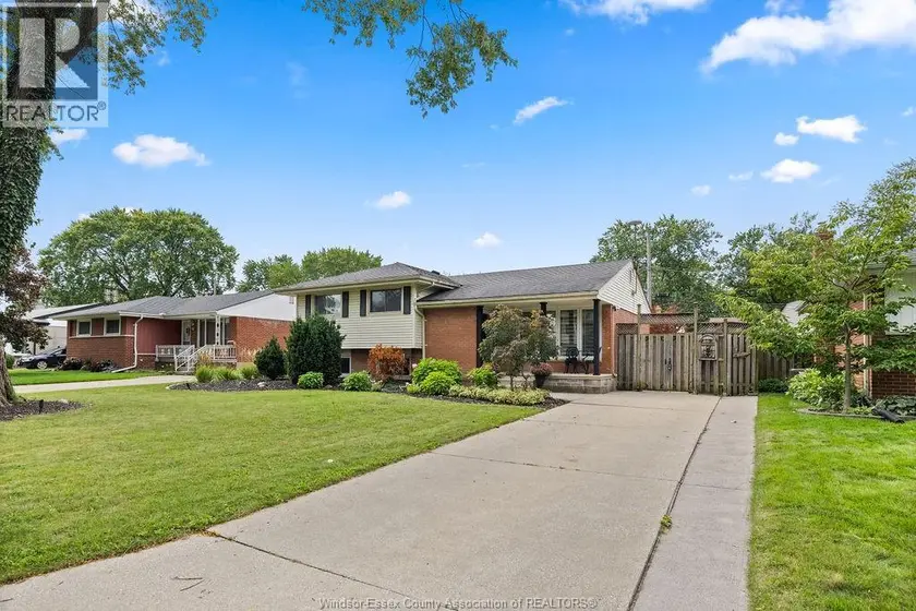 Detached at 1023 MARJORIE DRIVE, Windsor