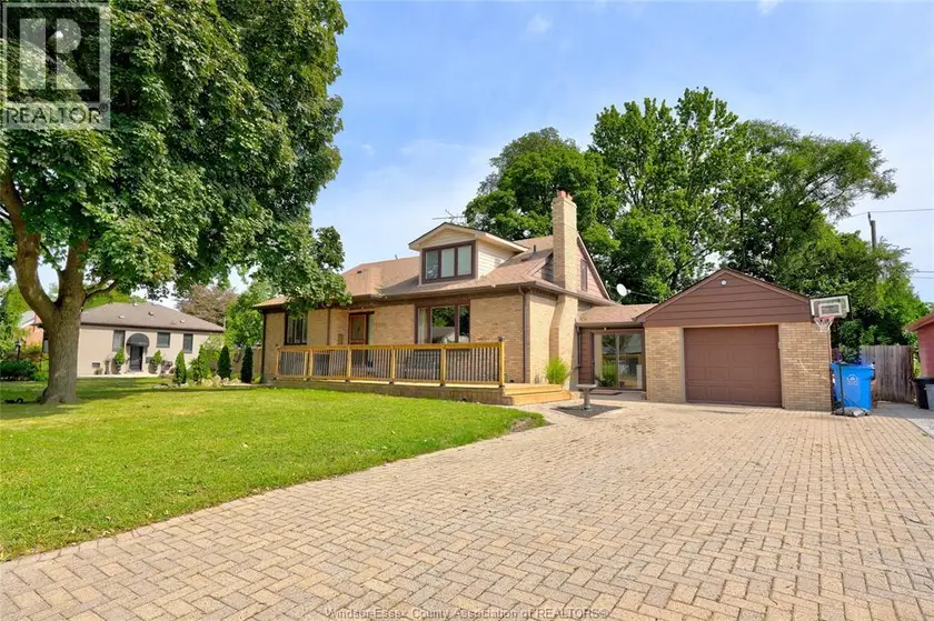 Detached at 2574 BUCKINGHAM, Windsor