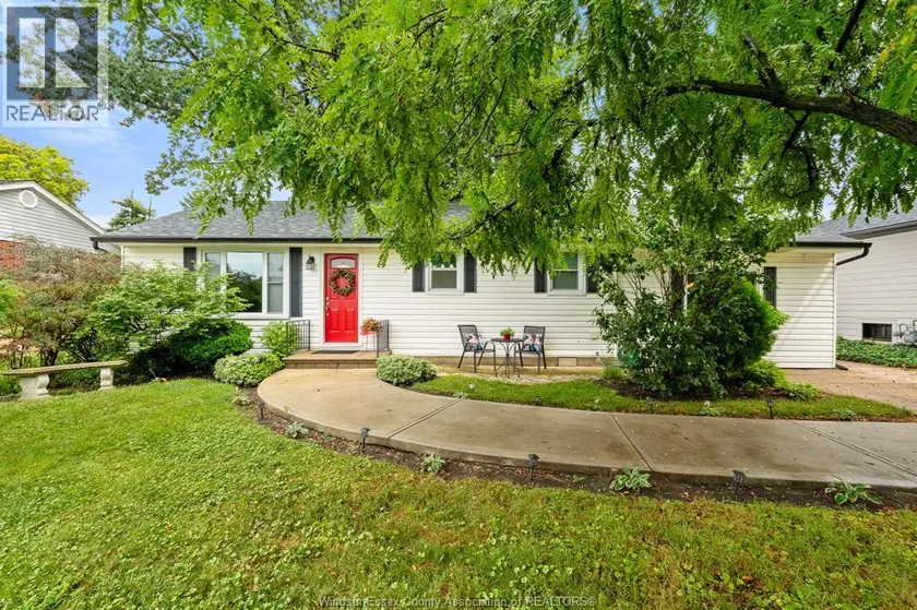 Detached at 3274 Parkwood AVENUE, Windsor