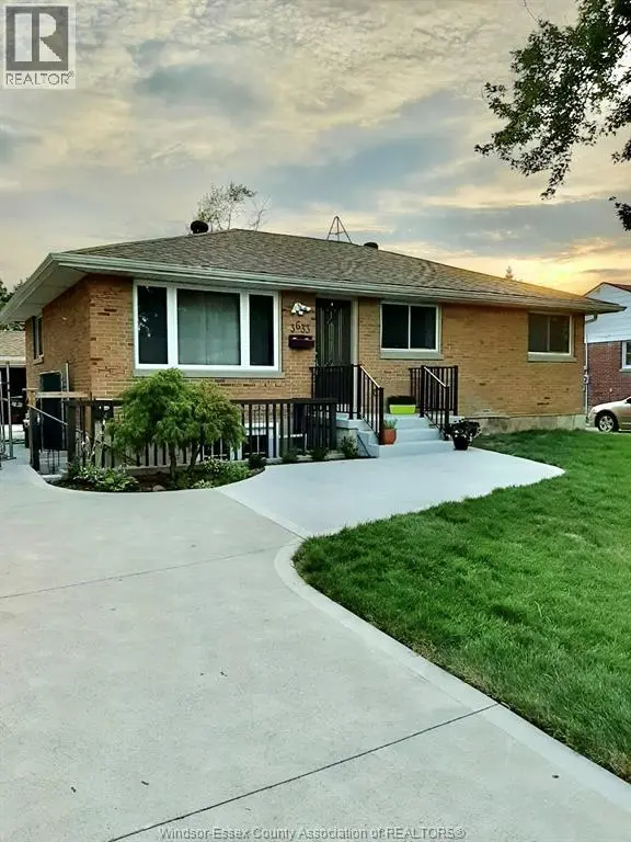 Detached at 3633 McKay Unit# LOWER, Windsor