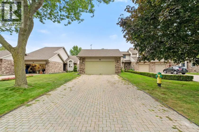 Townhouse at 32 Cheyenne CRESCENT, Leamington