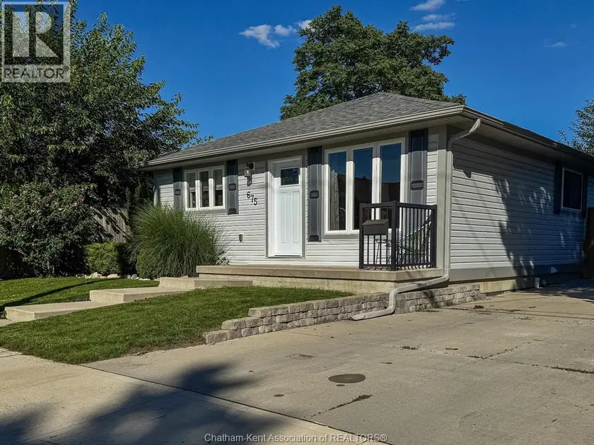 Detached at 675 Albert STREET, Wallaceburg